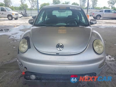 Piąte zdjęcie samochodu w środku: 2001 VOLKSWAGEN NEW BEETLE GLS SPORT VIN:3VWED21C51M477923 - miniatura