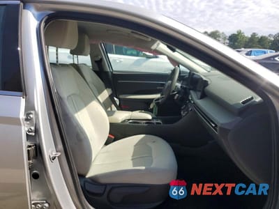 Zdjęcie 7 z 12 samochodu: 2025 HYUNDAI SONATA SEL VIN:KMHL64JA1SA497711 - miniatura