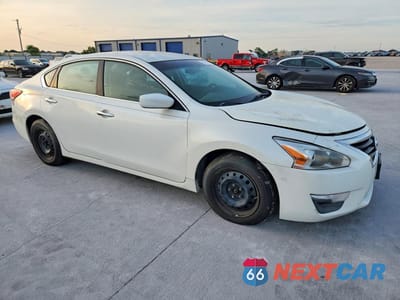 Czwarte zdjęcie samochodu z boku: 2014 NISSAN ALTIMA 2.5 S VIN:1N4AL3AP2EC166282 - miniatura