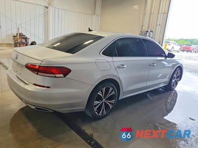 Trzecie zdjęcie samochodu z tyłu: 2021 VOLKSWAGEN PASSAT SE VIN:1VWSA7A38MC001728 - miniatura