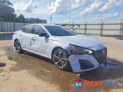 Czwarte zdjęcie samochodu z boku: 2023 NISSAN ALTIMA SR VIN:1N4BL4CV1PN398420 - miniatura