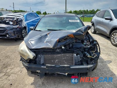 Piąte zdjęcie samochodu w środku: 2016 KIA FORTE LX VIN:KNAFK4A67G5521810 - miniatura