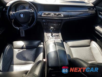 Zdjęcie 8 z 12 samochodu: 2011 BMW 750 XI VIN:WBAKC6C56BC394094 - miniatura