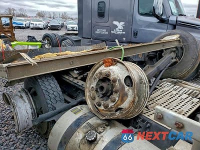 Zdjęcie 6 z 10 samochodu: 2017 VOLVO VNL VIN:4V4N19DG1HN981652 - miniatura