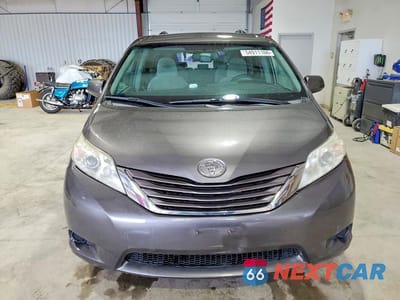 Piąte zdjęcie samochodu w środku: 2017 TOYOTA SIENNA LE VIN:5TDJZ3DCXHS163747 - miniatura