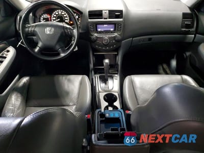 Zdjęcie 8 z 12 samochodu: 2006 HONDA ACCORD EX VIN:1HGCM66516A059053 - miniatura