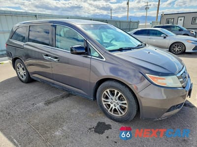 Czwarte zdjęcie samochodu z boku: 2013 HONDA ODYSSEY EX VIN:5FNRL5H4XDB090803 - miniatura