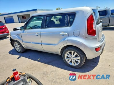 Drugie zdjęcie samochodu z przodu: 2013 KIA SOUL + VIN:KNDJT2A68D7577141 - miniatura