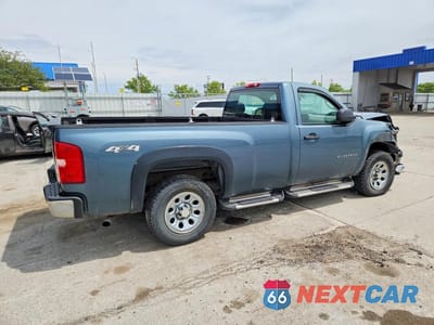 Trzecie zdjęcie samochodu z tyłu: 2011 CHEVROLET SILVERADO K1500 VIN:1GCNKPE0XBZ137088 - miniatura