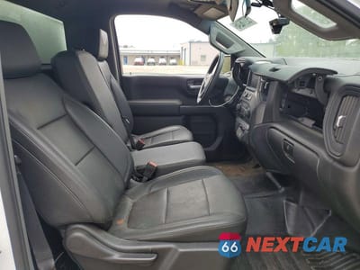 Zdjęcie 10 z 12 samochodu: 2021 CHEVROLET SILVERADO C1500 VIN:3GCNWAEH1MG285396 - miniatura