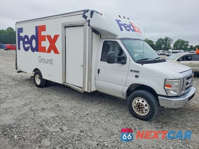 Czwarte zdjęcie samochodu z boku: 2022 FORD E450 DELIVERY TRUCK VIN:1FDXE4FN2NDC01548 - miniatura