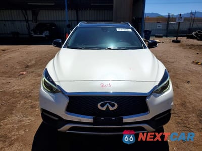 Piąte zdjęcie samochodu w środku: 2017 INFINITI QX30 PREMIUM VIN:SJKCH5CR3HA022901 - miniatura