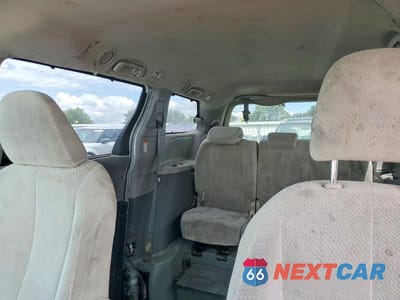 Zdjęcie 10 z 13 samochodu: 2019 TOYOTA SIENNA LE VIN:5TDKZ3DC2KS013160 - miniatura