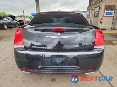 Zdjęcie 6 z 12 samochodu: 2016 CHRYSLER 300C VIN:2C3CCAEG9GH212213 - miniatura
