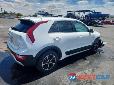 Trzecie zdjęcie samochodu z tyłu: 2026 KIA NIRO LX VIN:KNDCP3LE3T5337626 - miniatura