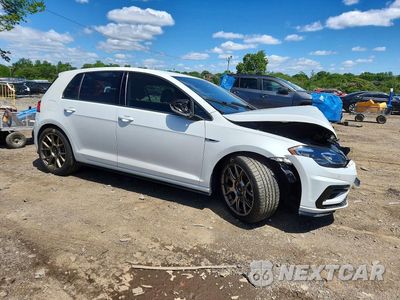 Czwarte zdjęcie samochodu z boku: 2019 VOLKSWAGEN GOLF R VIN:WVWVA7AU4KW208377 - miniatura