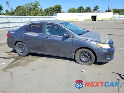 Czwarte zdjęcie samochodu z boku: 2012 TOYOTA COROLLA LE VIN:2T1BU4EE5CC784789 - miniatura