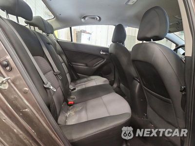 Zdjęcie 10 z 12 samochodu: 2014 KIA FORTE LX VIN:KNAFX4A66E5123390 - miniatura
