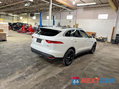 Czwarte zdjęcie samochodu z boku: 2019 JAGUAR F-PACE PREMIUM VIN:SADCJ2FX5KA364541 - miniatura