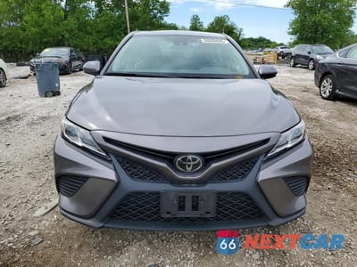 Piąte zdjęcie samochodu w środku: 2020 TOYOTA CAMRY SE VIN:4T1G11AK0LU882751 - miniatura