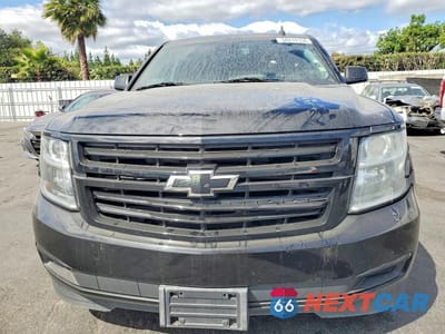 Piąte zdjęcie samochodu w środku: 2019 CHEVROLET SUBURBAN C1500 LT VIN:1GNSCHKC5KR296631 - miniatura