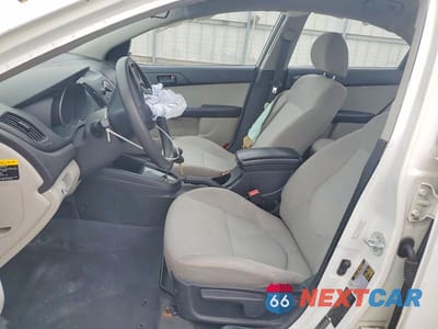 Zdjęcie 7 z 12 samochodu: 2010 KIA FORTE VIN:KNAFU4A25A5046690 - miniatura