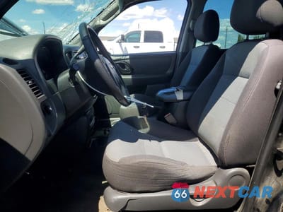 Zdjęcie 7 z 13 samochodu: 2004 FORD ESCAPE XLS VIN:1FMYU92154KA21823 - miniatura