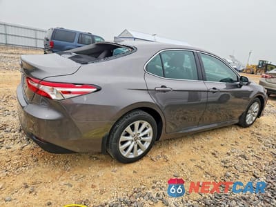 Trzecie zdjęcie samochodu z tyłu: 2020 TOYOTA CAMRY LE VIN:4T1C11AK3LU977142 - miniatura