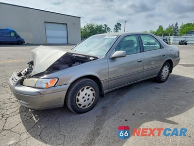 1997 TOYOTA CAMRY LE JT2BG22K3V0072065 - główne zdjęcie licytacji z USA - miniatura