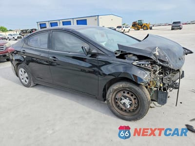 Czwarte zdjęcie samochodu z boku: 2016 HYUNDAI ELANTRA SE VIN:KMHDH4AE8GU636532 - miniatura