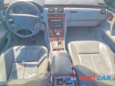 Zdjęcie 8 z 12 samochodu: 1996 MERCEDES-BENZ E 320 VIN:WDBJF55FXTJ003286 - miniatura