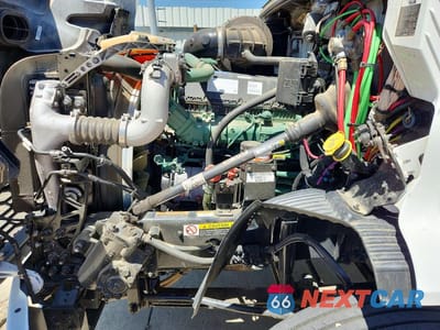 Zdjęcie 7 z 10 samochodu: 2020 VOLVO VNR SEMI TRUCK VIN:4V4W39EH6LN262282 - miniatura