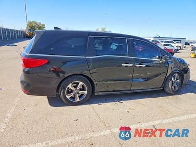 Trzecie zdjęcie samochodu z tyłu: 2018 HONDA ODYSSEY TOURING VIN:5FNRL6H81JB028856 - miniatura