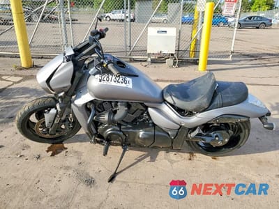 Trzecie zdjęcie samochodu z tyłu: 2017 SUZUKI VZR1800 VIN:JS1VY53A4H2100693 - miniatura