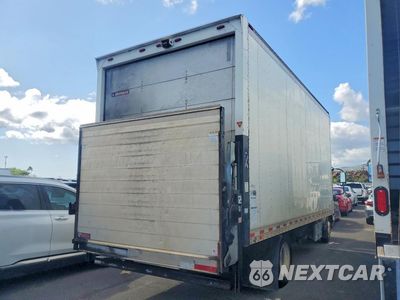 Trzecie zdjęcie samochodu z tyłu: 2020 CHEVROLET 5500HD BOX TRUCK VIN:JALEEW165L7900559 - miniatura