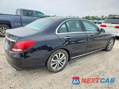 Trzecie zdjęcie samochodu z tyłu: 2017 MERCEDES-BENZ C 300 VIN:55SWF4JB0HU186599 - miniatura