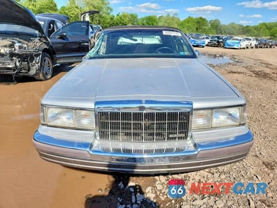 Piąte zdjęcie samochodu w środku: 1990 LINCOLN TOWN CAR SIGNATURE VIN:1LNCM82F6LY792061 - miniatura