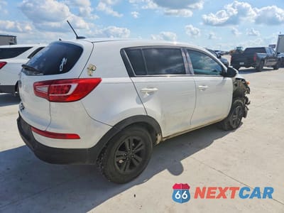 Trzecie zdjęcie samochodu z tyłu: 2011 KIA SPORTAGE LX VIN:KNDPBCA26B7015106 - miniatura