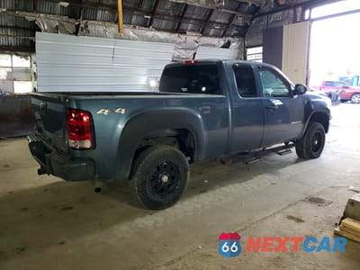 Trzecie zdjęcie samochodu z tyłu: 2010 GMC SIERRA K1500 VIN:1GTSKTEA3AZ182411 - miniatura