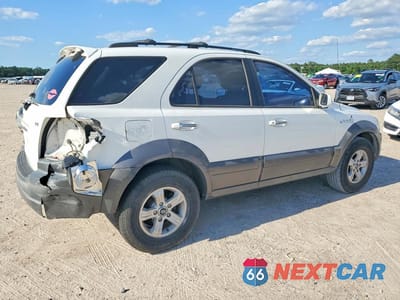 Trzecie zdjęcie samochodu z tyłu: 2005 KIA SORENTO LX VIN:KNDJD733X55367571 - miniatura