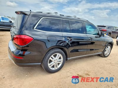 Trzecie zdjęcie samochodu z tyłu: 2016 MERCEDES-BENZ GL 450 4MATIC VIN:4JGDF6EE1GA620427 - miniatura