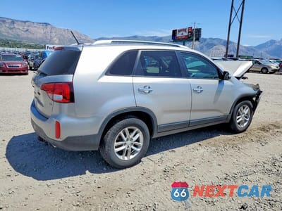 Trzecie zdjęcie samochodu z tyłu: 2015 KIA SORENTO LX VIN:5XYKTDA70FG659900 - miniatura
