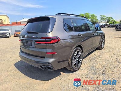 Czwarte zdjęcie samochodu z boku: 2023 BMW X7 M60I VIN:5UX33EM04P9R91655 - miniatura