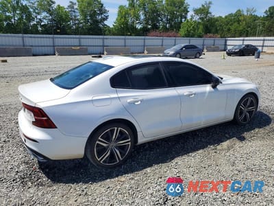 Trzecie zdjęcie samochodu z tyłu: 2021 VOLVO S60 T5 R-DESIGN VIN:7JR102FM9MG092489 - miniatura