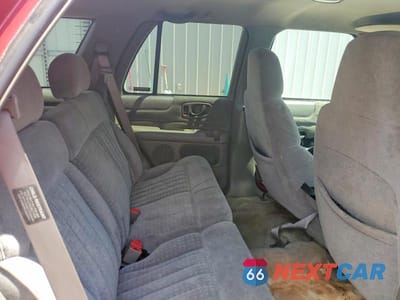 Zdjęcie 11 z 13 samochodu: 2000 CHEVROLET BLAZER VIN:1GNCS13W7Y2176970 - miniatura