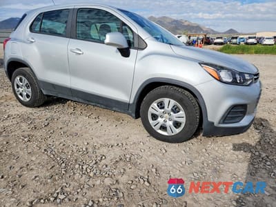 Czwarte zdjęcie samochodu z boku: 2018 CHEVROLET TRAX LS VIN:3GNCJKSB0JL293933 - miniatura