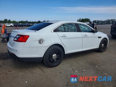 Trzecie zdjęcie samochodu z tyłu: 2016 FORD TAURUS POLICE INTERCEPTOR VIN:1FAHP2MK1GG103392 - miniatura