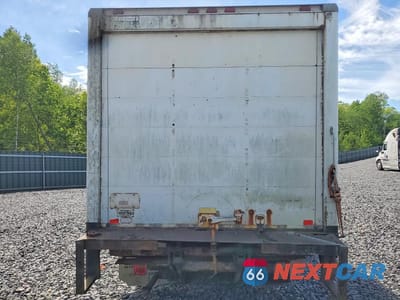 Zdjęcie 6 z 13 samochodu: 2003 ISUZU NPR BOX TRUCK VIN:4KLB4B1R53J800488 - miniatura