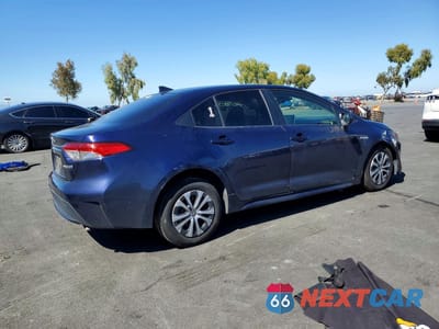 Trzecie zdjęcie samochodu z tyłu: 2021 TOYOTA COROLLA LE VIN:JTDEAMDE4MJ033065 - miniatura