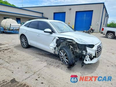 Czwarte zdjęcie samochodu z boku: 2022 AUDI SQ5 SPORTBACK PREMIUM VIN:WA114AFY1N2108662 - miniatura